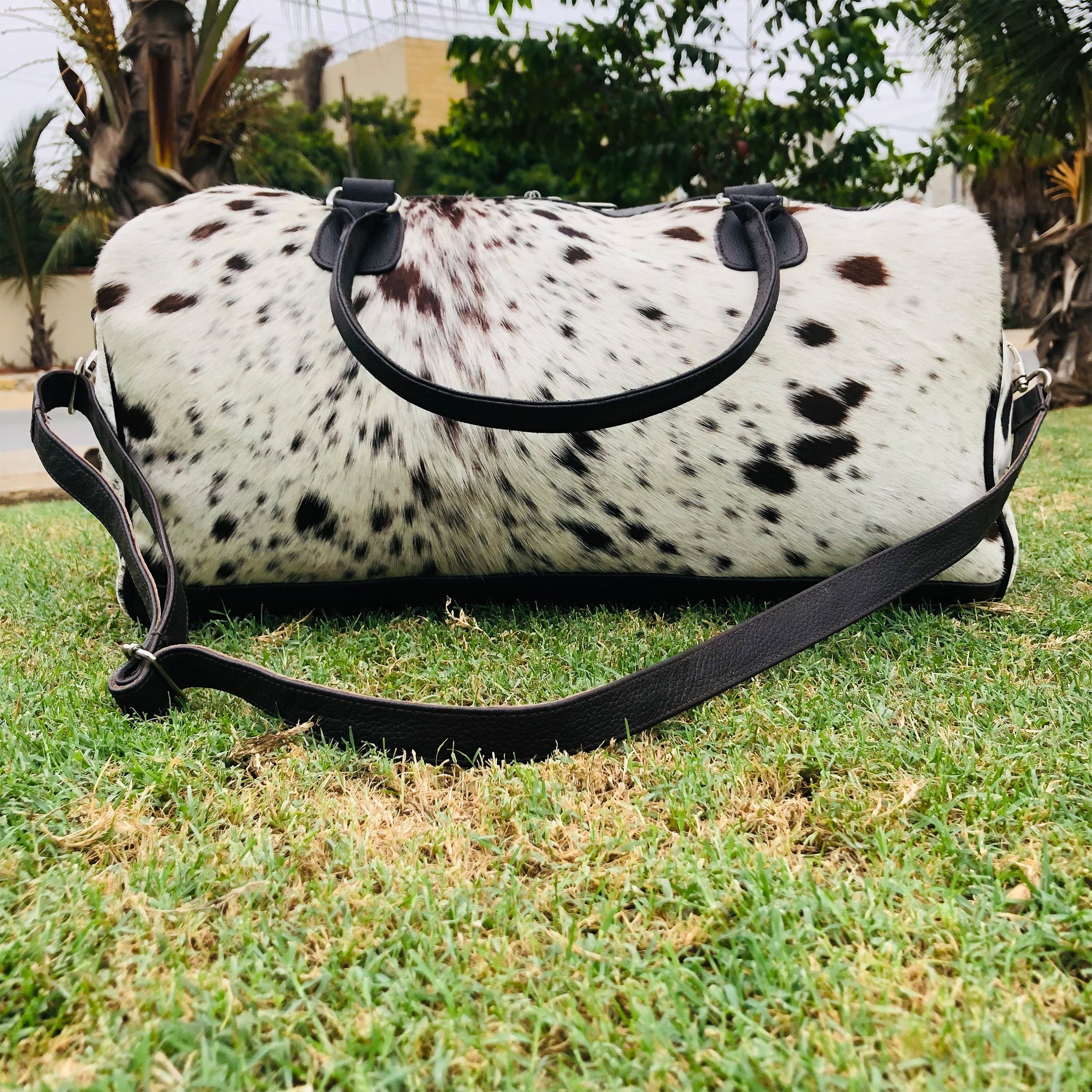 Handcrafted Medium Cowhide Duffel Bag, Ideal for Business Trips or Vacations, Unique Birthday Gift